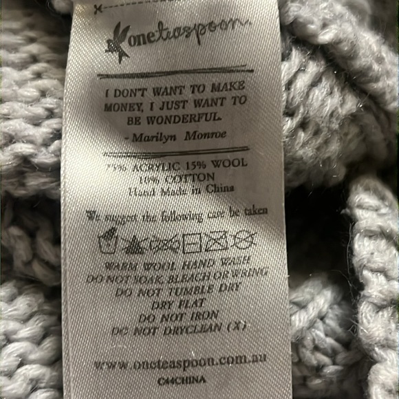 Aritzia One Teaspoon chunky oversized cable knit grey wool blend sweater - Picture 8 of 9